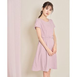 トッコクローゼット(TOCCO closet)の新品タグ付き　きちんと清らか♪ウエストりぼんモチーフ装飾パフスリーブワンピース(ひざ丈ワンピース)