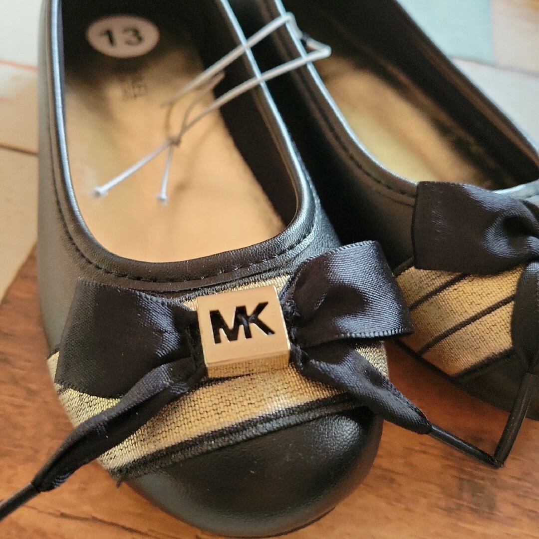 Michael Kors(マイケルコース)の★新品★マイケルコース　子供　キッズ　ジュニア　ロゴ　ローファー　ブラック キッズ/ベビー/マタニティのキッズ靴/シューズ(15cm~)(フォーマルシューズ)の商品写真