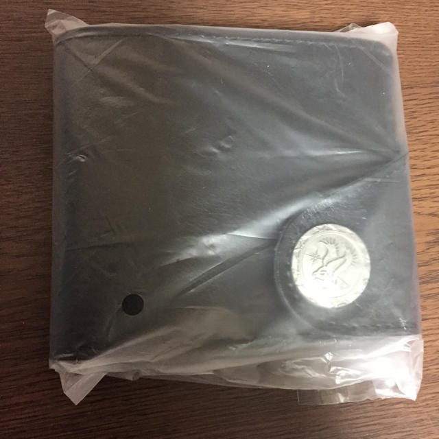 URBAN RESEARCH(アーバンリサーチ)の[新品無使用] アーバンリサーチ 開運イーグルメダル付き 本革二つ折り財布 メンズのファッション小物(折り財布)の商品写真