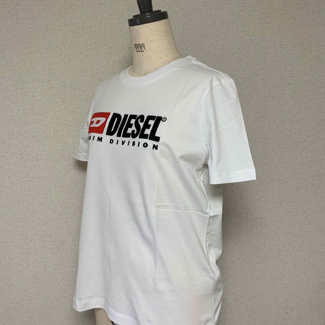 DIESEL(ディーゼル)の洗練されたデザイン　DIESEL　T-REG DIV　Tシャツ　ホワイト　L レディースのトップス(Tシャツ(半袖/袖なし))の商品写真