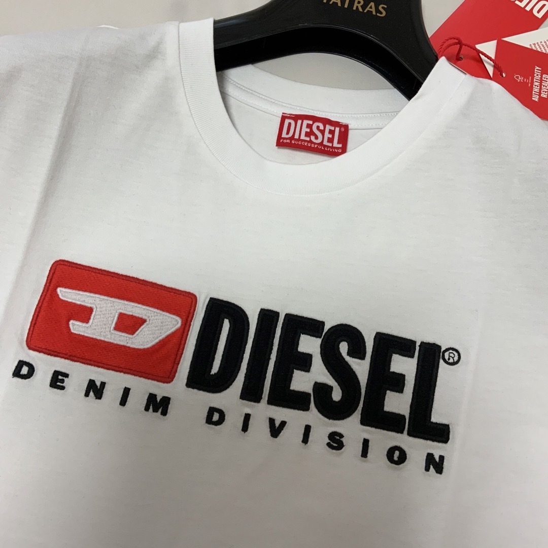 DIESEL(ディーゼル)の洗練されたデザイン　DIESEL　T-REG DIV　Tシャツ　ホワイト　M レディースのトップス(Tシャツ(半袖/袖なし))の商品写真