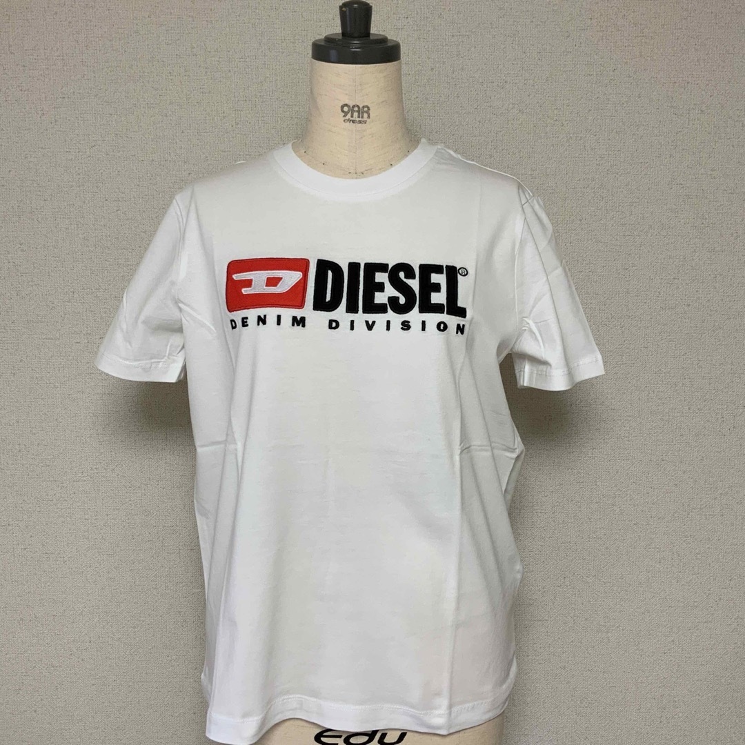 DIESEL(ディーゼル)の洗練されたデザイン　DIESEL　T-REG DIV　Tシャツ　ホワイト　M レディースのトップス(Tシャツ(半袖/袖なし))の商品写真