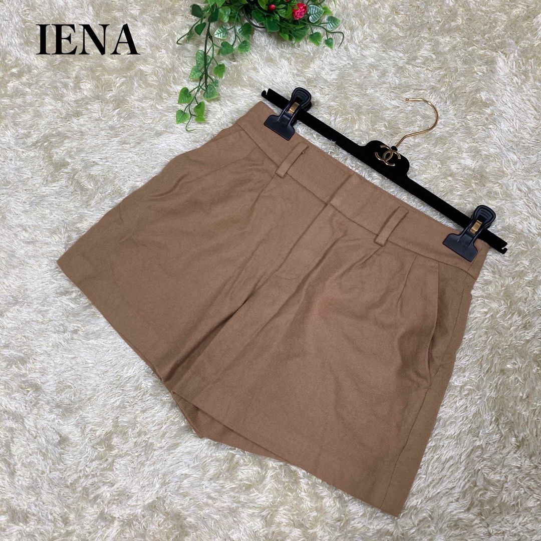 IENA(イエナ)のイエナ  IENA パンツ ショート ウール 34 ベージュ  レディース レディースのパンツ(ショートパンツ)の商品写真