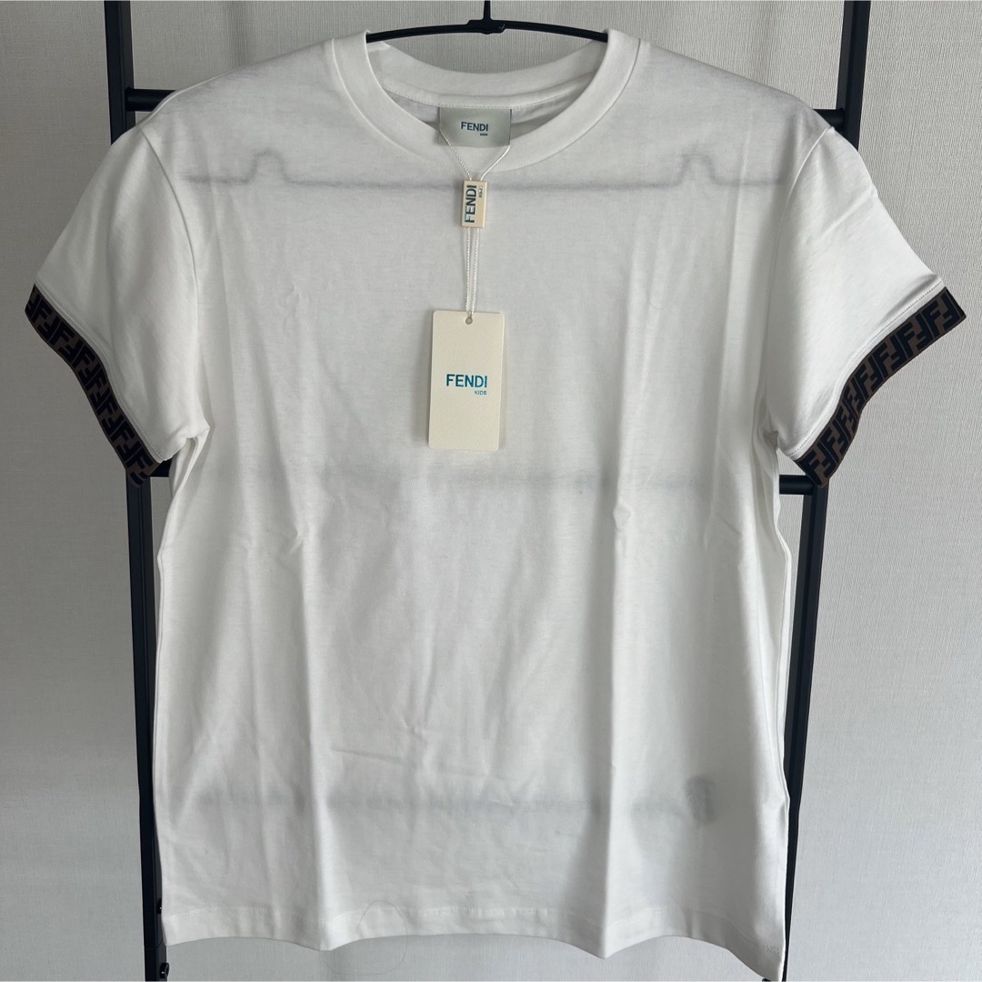新品】FENDI 大人も着れるキッズTシャツ FFロゴ 12A 152cm 新品】FENDI 大人も着れるキッズTシャツ FFロゴ 12A 152cm