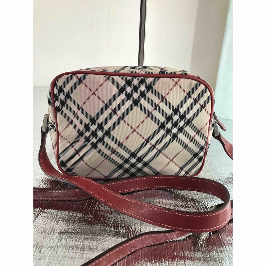 BURBERRY(バーバリー)のバーバリー ノヴァ 斜め掛けショルダー ベージュ×レッド キャンバス×レザー レディースのバッグ(ショルダーバッグ)の商品写真