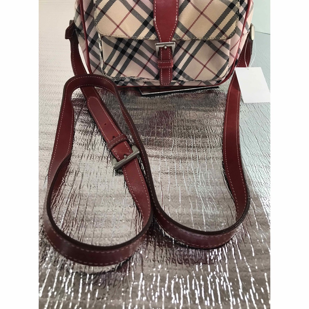 BURBERRY(バーバリー)のバーバリー ノヴァ 斜め掛けショルダー ベージュ×レッド キャンバス×レザー レディースのバッグ(ショルダーバッグ)の商品写真