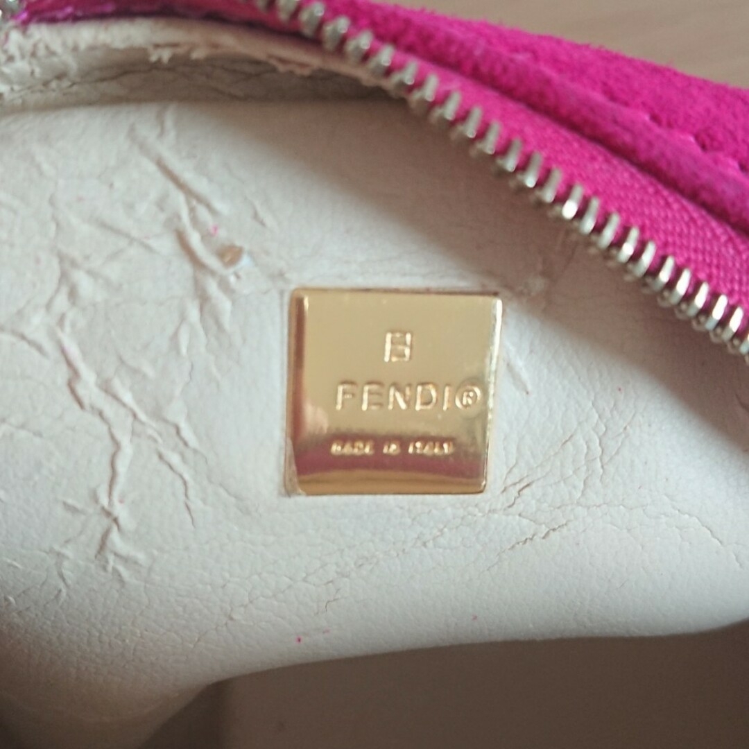 FENDI(フェンディ)の難あり 未使用 フェンディ  スウェード ポーチ ピンク  正規品 レディースのファッション小物(ポーチ)の商品写真