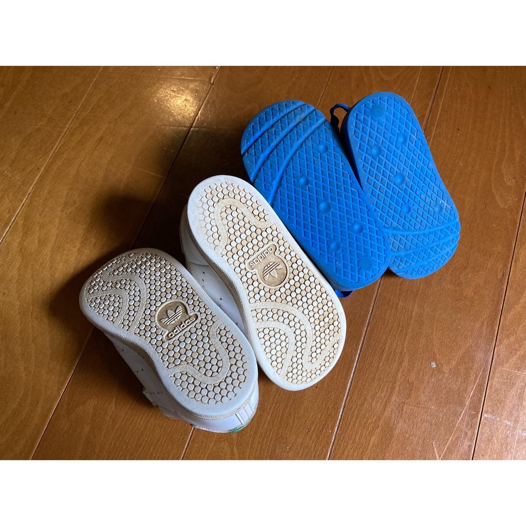 adidas(アディダス)のお得セット⭐︎アディダス スタンスミス ホワイト グリーン &サンダル14cm キッズ/ベビー/マタニティのベビー靴/シューズ(~14cm)(スニーカー)の商品写真