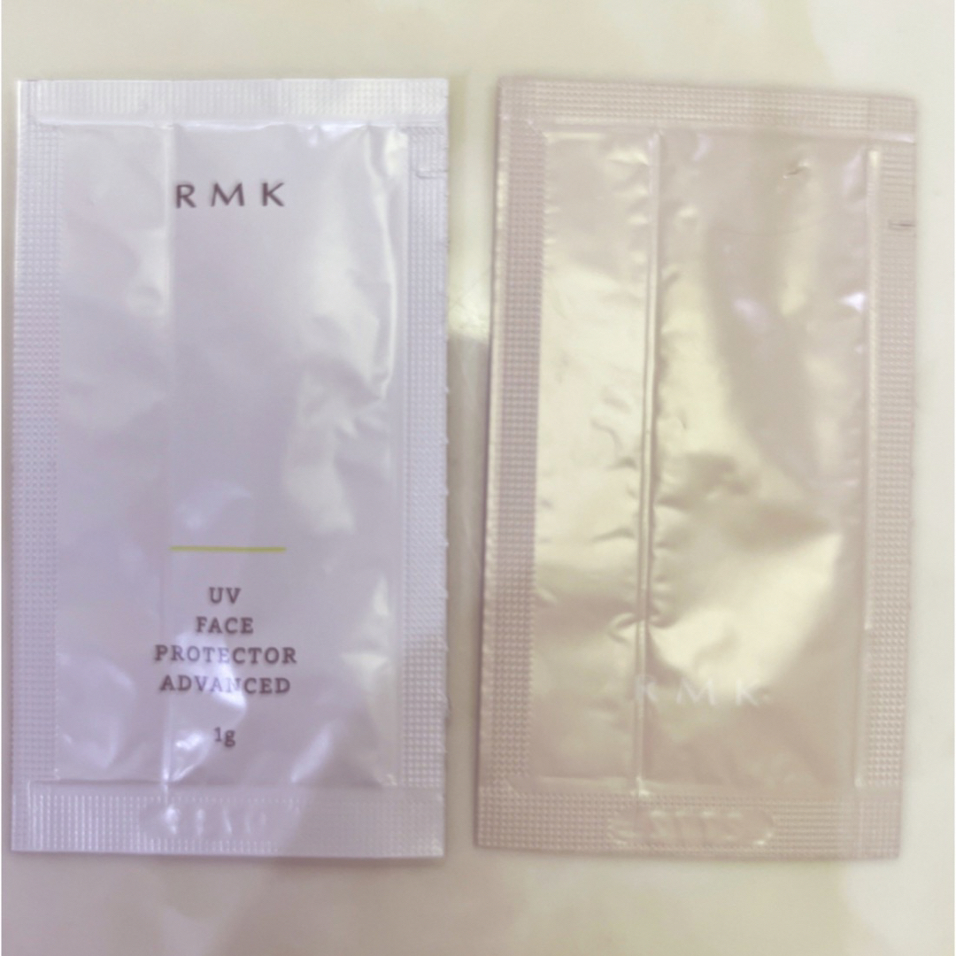 RMK(アールエムケー)のRMK スキンティント02  日焼け止め　2点サンプル コスメ/美容のベースメイク/化粧品(ファンデーション)の商品写真