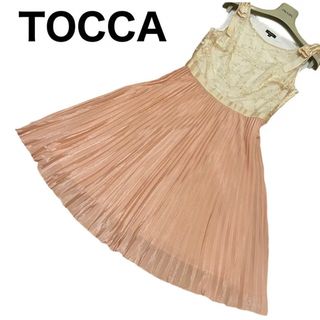 トッカ(TOCCA)の美品　TOCCA ノースリーブワンピース　リボン　レース　ラメ　プリーツ　花柄(ひざ丈ワンピース)