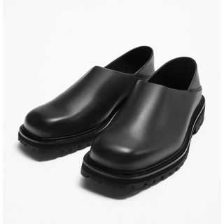 ザラ(ZARA)の【新品】ZARA VIBRAM ザラ　ビムラム　レザーローファー　25.3㎝(その他)