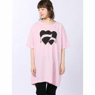 アールエヌエー(RNA)の【ライトピンク】ハートリボンプリントルーズTシャツワンピース(ロングワンピース/マキシワンピース)