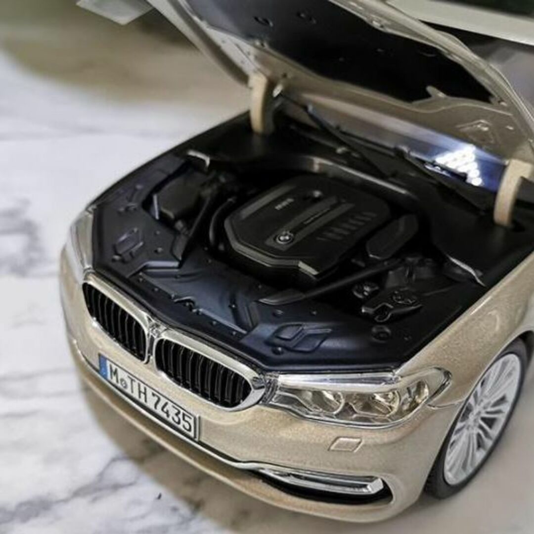 ミニカー 1/18 BMW 5 SERIES G38 2017 シャンパン