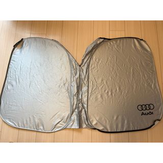 アウディ(AUDI)のAUDI 純正 Mサイズ フロントガラスシェード&ケース(車種別パーツ)