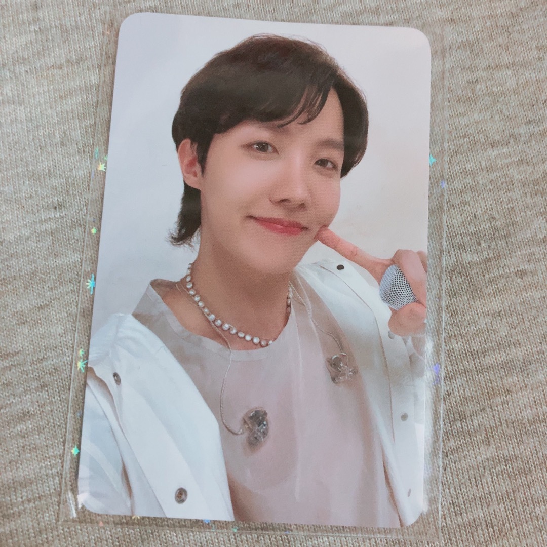 防弾少年団(BTS)(ボウダンショウネンダン)のBTS ARMYラウンジ　当選者限定トレカ　j hope ホビ エンタメ/ホビーのタレントグッズ(アイドルグッズ)の商品写真