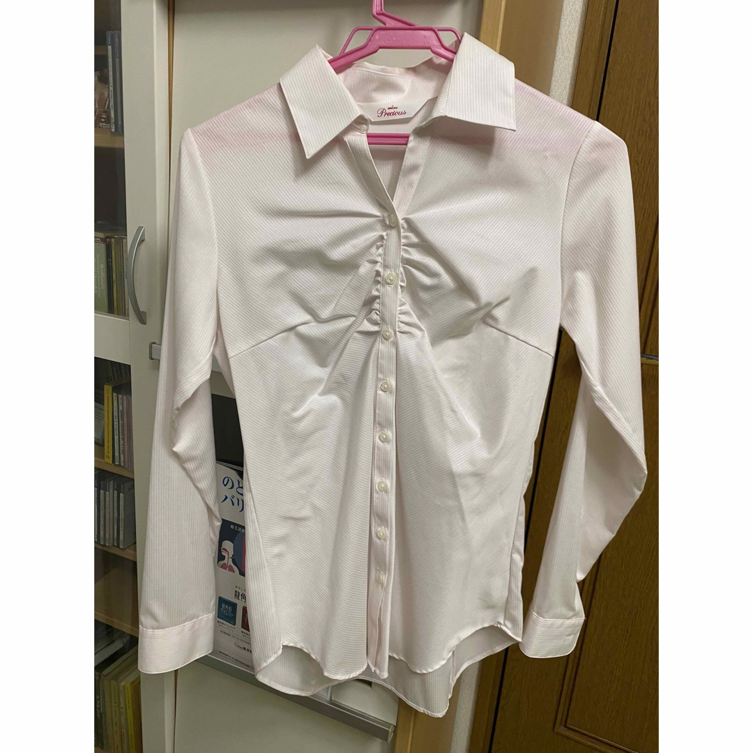 青山(アオヤマ)のシャツ　一度着用のみ　スーツ　オフィス　会社　洋服の青山 レディースのトップス(シャツ/ブラウス(長袖/七分))の商品写真