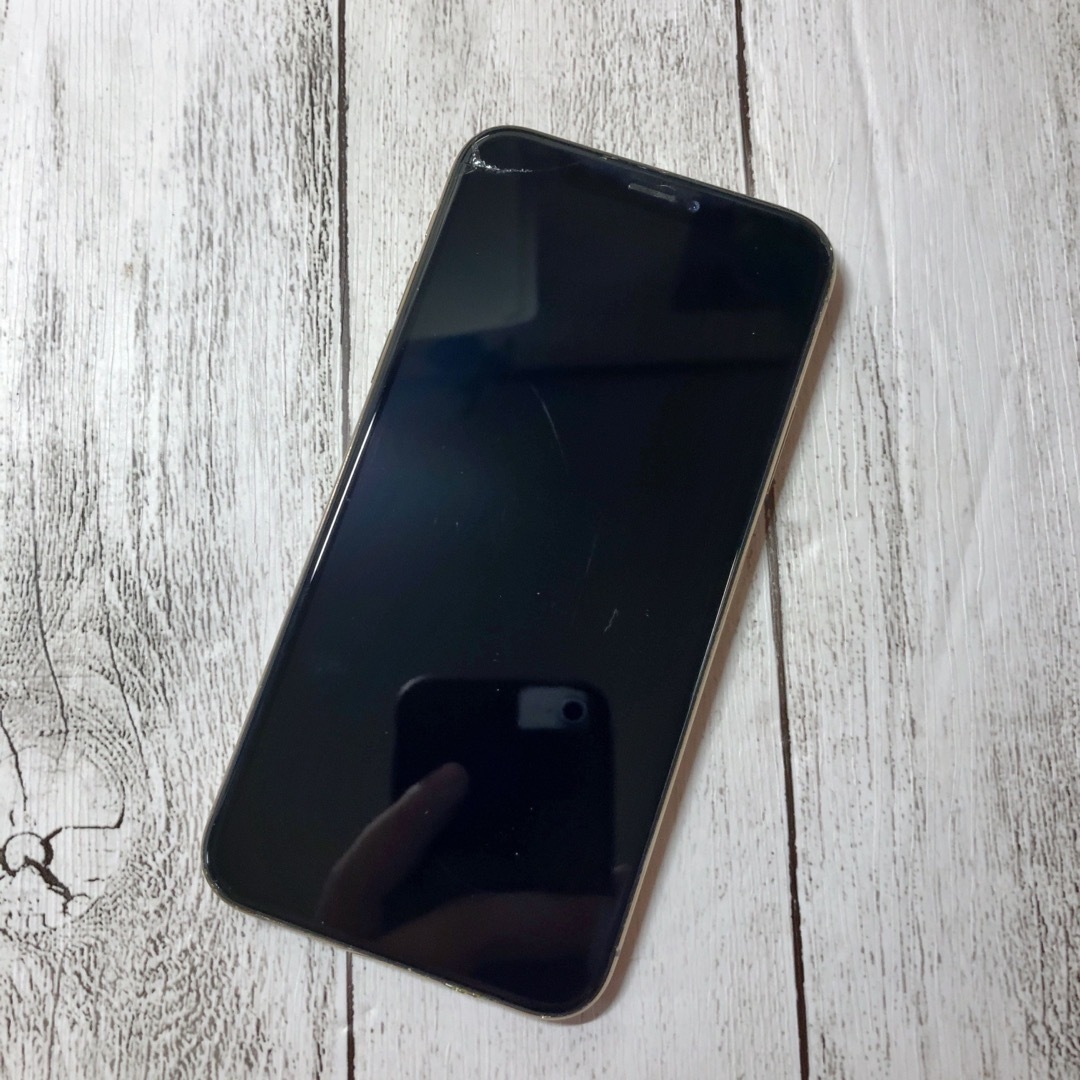 Apple(アップル)の訳あり SIMフリー iPhone XS 64GB ゴールド 割れ スマホ/家電/カメラのスマートフォン/携帯電話(スマートフォン本体)の商品写真