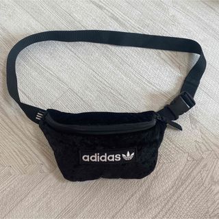 アディダス(adidas)のadidas ミニボディバッグ　ブラック ウエストポーチ(ボディバッグ/ウエストポーチ)