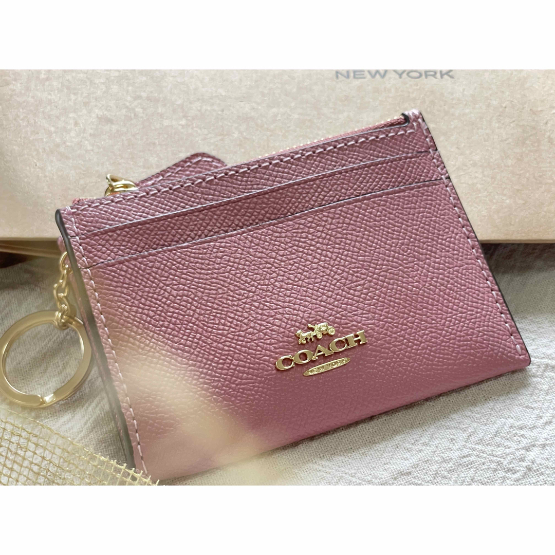 人気色【COACH 88250】 ミニスキニー　ID ケース　トゥルーピンク