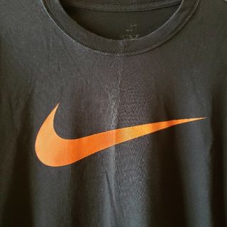 ナイキ(NIKE)のNIKE ナイキ ティシャツ 黒(Tシャツ/カットソー(半袖/袖なし))