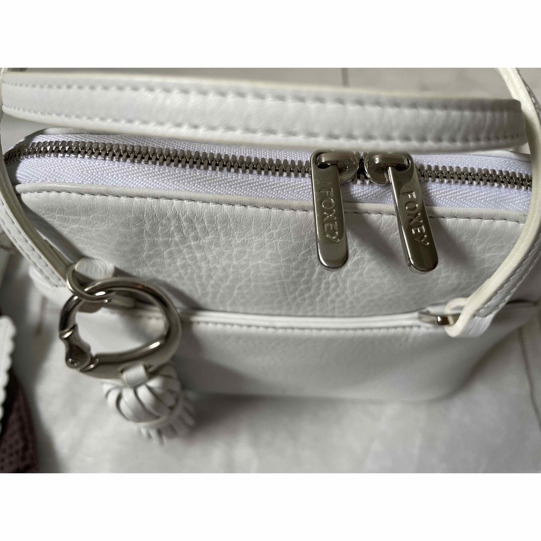 FOXEY(フォクシー)のFOXEY マカロン ショルダー付きミニバッグ　ホワイト メンズのバッグ(ショルダーバッグ)の商品写真