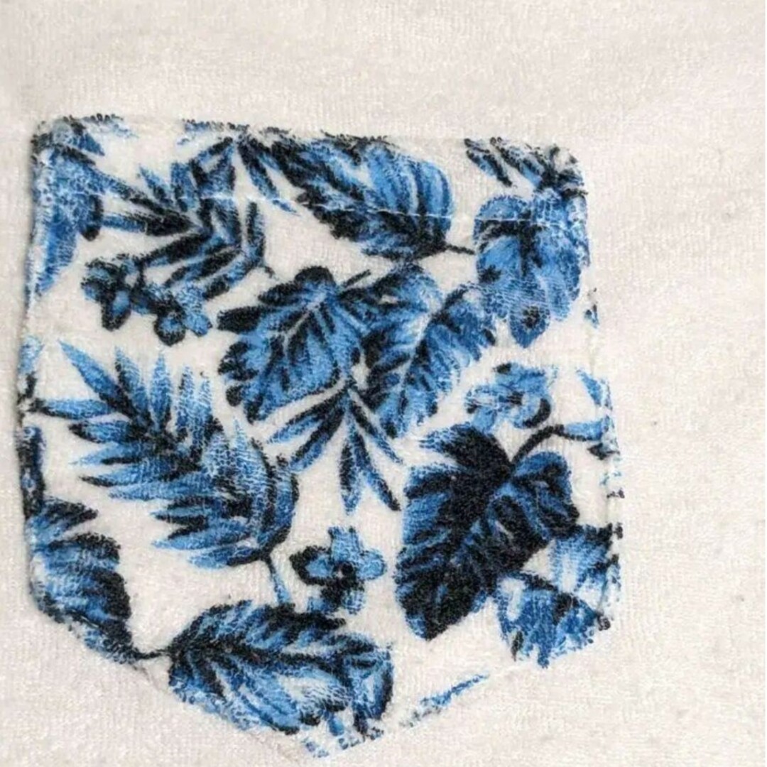 CavariA(キャバリア)のCavariAのパイル地Ｔシャツ（花柄ポケット） メンズのトップス(Tシャツ/カットソー(半袖/袖なし))の商品写真