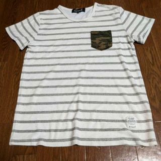 キャバリア(CavariA)のCavariAのパイル地ボーダーＴシャツ（迷彩柄ポケット）(Tシャツ/カットソー(半袖/袖なし))