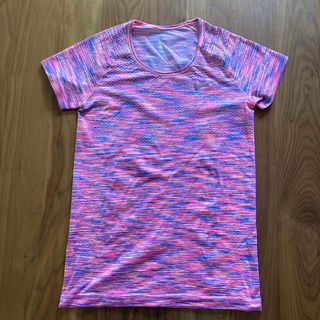 ナイキ(NIKE)のNIKE Tシャツ(Tシャツ(半袖/袖なし))