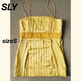 スライ(SLY)の【SLY】サテンキャミソール【黄S新品同様】(キャミソール)