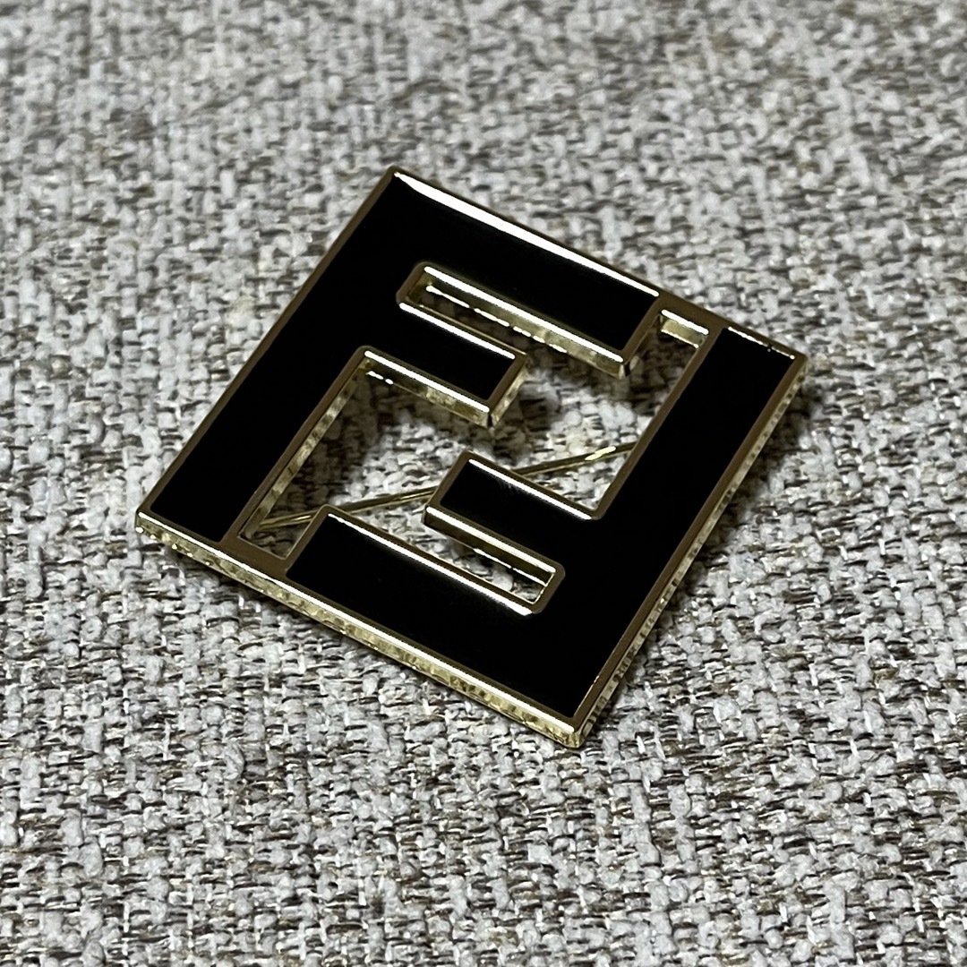 FENDI ブローチ　フォーエバーブローチ