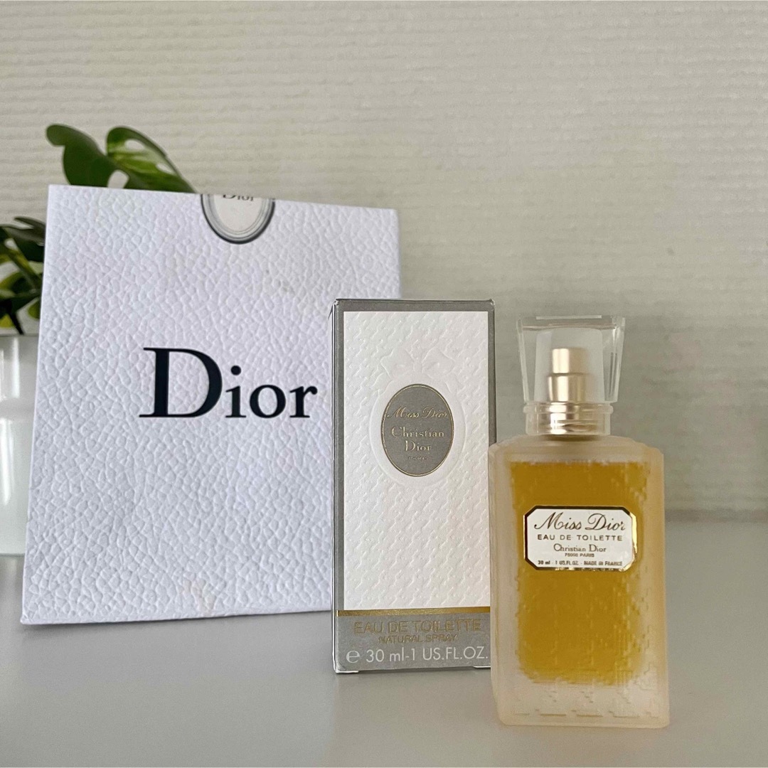 Christian Dior(クリスチャンディオール)のMiss Dior ミス ディオール  オードゥトワレ　香水　30mL コスメ/美容の香水(香水(女性用))の商品写真
