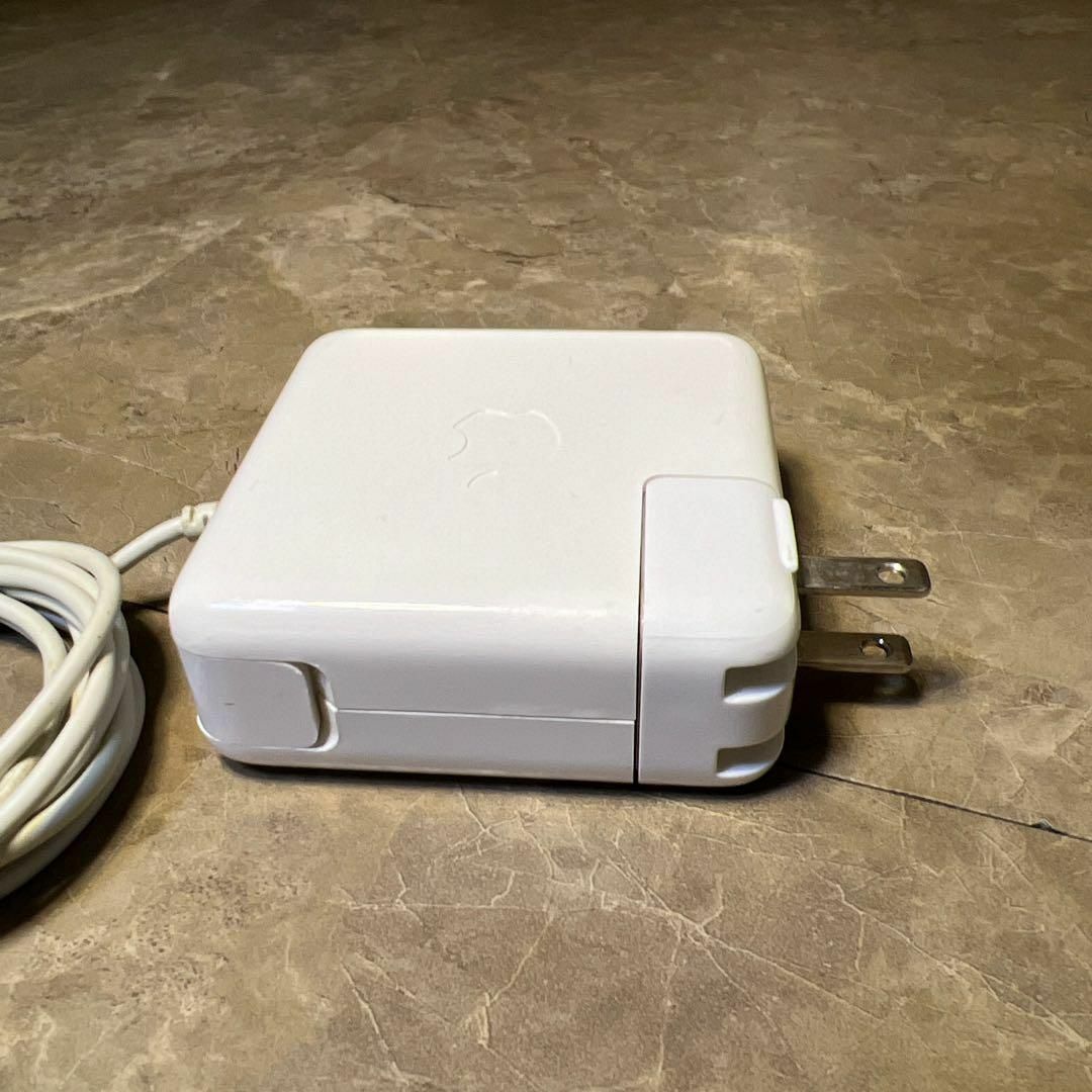 Apple(アップル)のApple純正45w Power Adapter A1036アダプターibook スマホ/家電/カメラのPC/タブレット(PC周辺機器)の商品写真