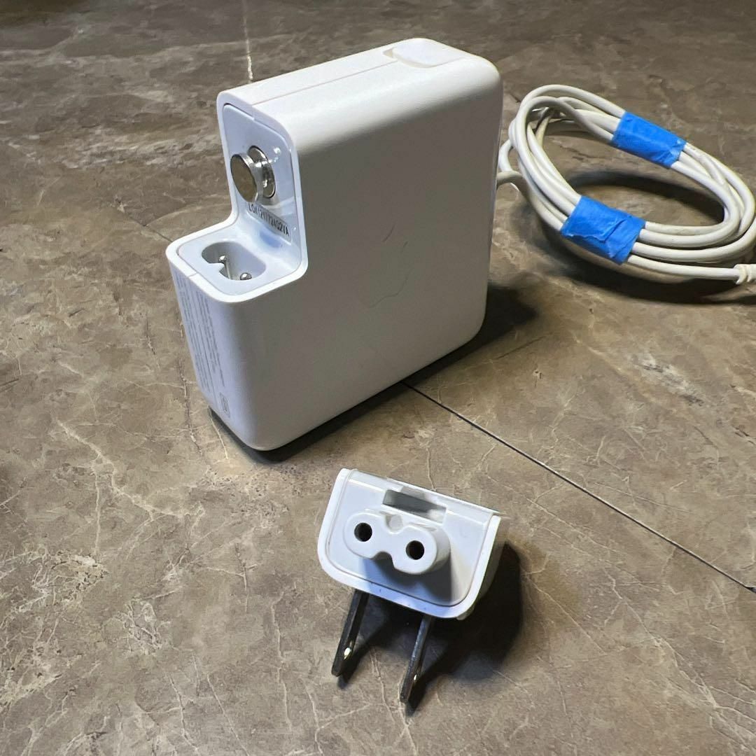 Apple(アップル)のApple純正45w Power Adapter A1036アダプターibook スマホ/家電/カメラのPC/タブレット(PC周辺機器)の商品写真