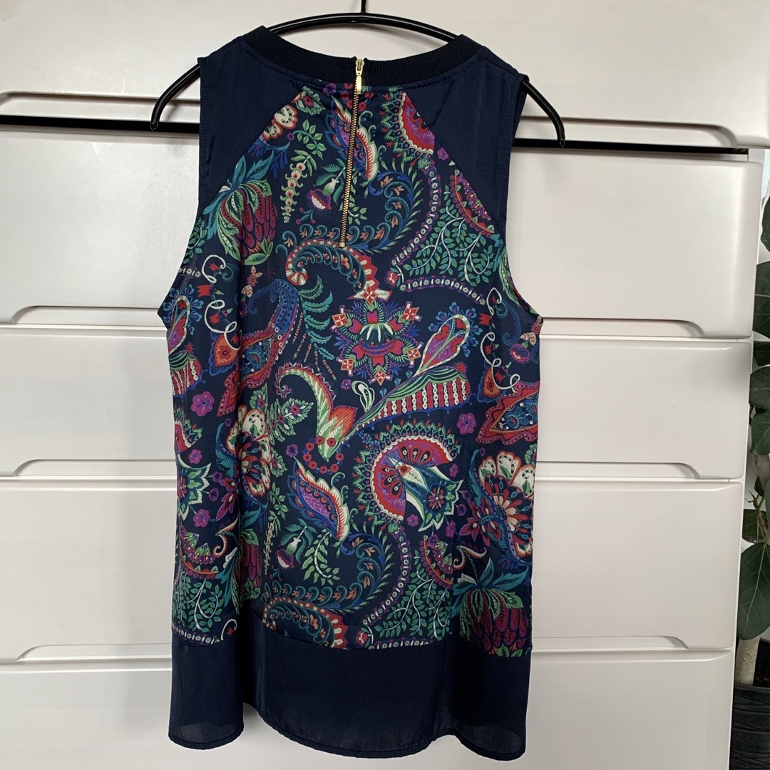 DESIGUAL(デシグアル)の一回着用。Desigual綺麗な柄のノースリーブトップス レディースのトップス(カットソー(半袖/袖なし))の商品写真