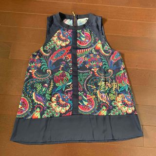 デシグアル(DESIGUAL)の一回着用。Desigual綺麗な柄のノースリーブトップス(カットソー(半袖/袖なし))