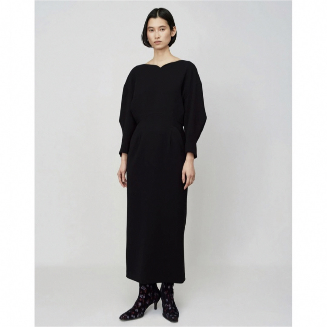 mame Curved Line Neck Dress