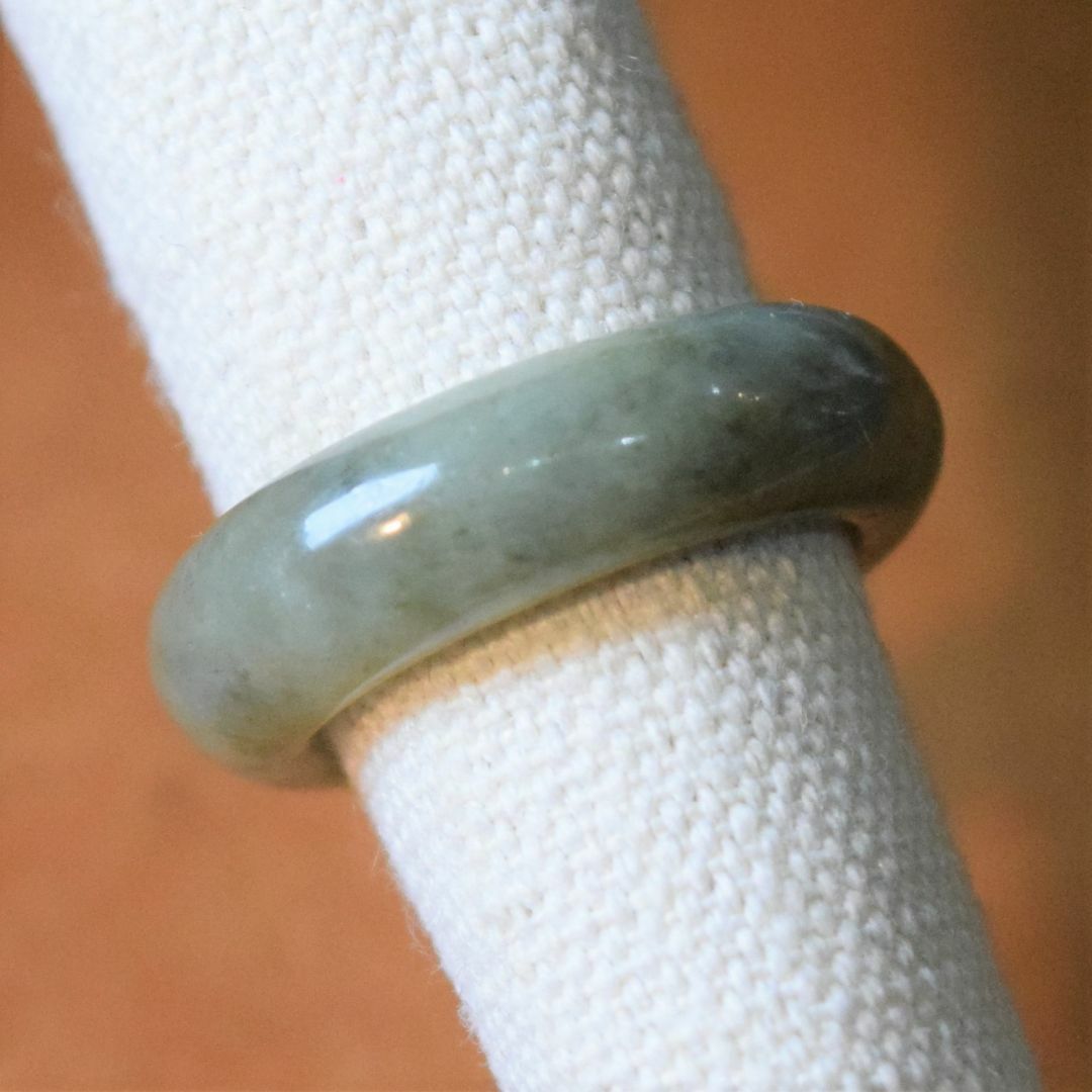 J973　ヒスイ　翡翠　リング　指輪　14号　ミャンマー　ジェイド　送料無料　 レディースのアクセサリー(リング(指輪))の商品写真