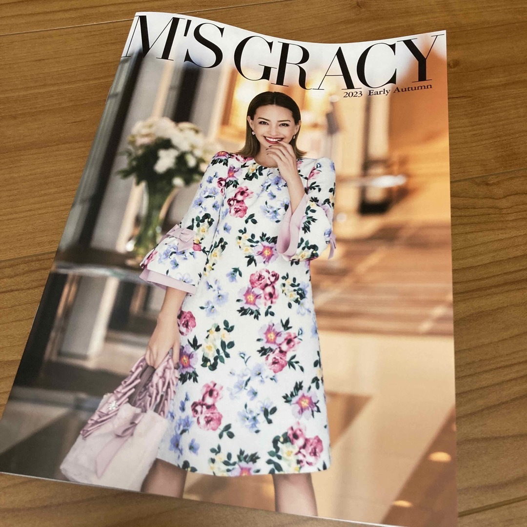 M'S GRACY(エムズグレイシー)のエムズグレイシー　カタログ　2023Autumn エンタメ/ホビーの雑誌(ファッション)の商品写真