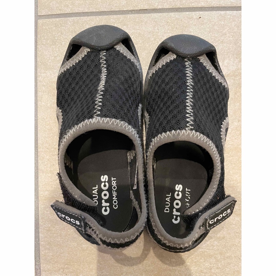 crocs(クロックス)のクロックス　サンダル　17.5cm C10 プール　海　靴　スリッパ キッズ/ベビー/マタニティのキッズ靴/シューズ(15cm~)(サンダル)の商品写真