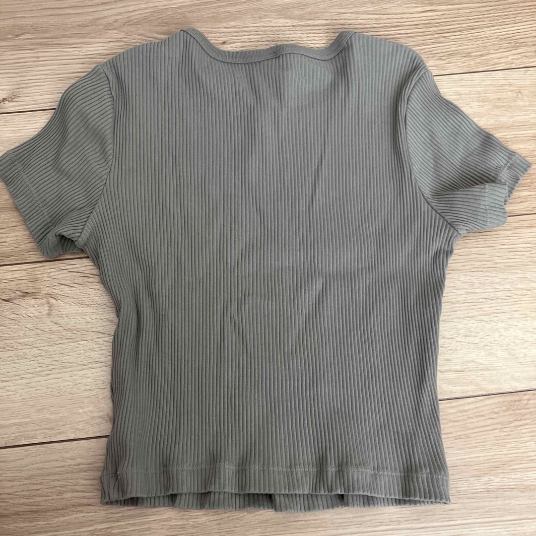 UNIQLO(ユニクロ)のユニクロ　リブ　トップス　ショート丈　半袖　Mサイズ レディースのトップス(Tシャツ(半袖/袖なし))の商品写真