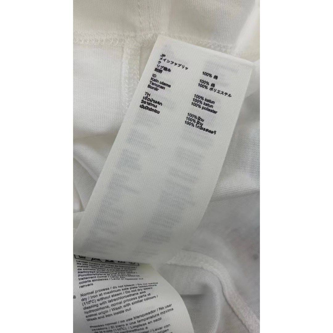 maje(マージュ)の❤️maje　新作　新品　白　半袖　Tシャツ　ダイヤモンド　ビジュー　綺麗　上品 レディースのトップス(Tシャツ(半袖/袖なし))の商品写真