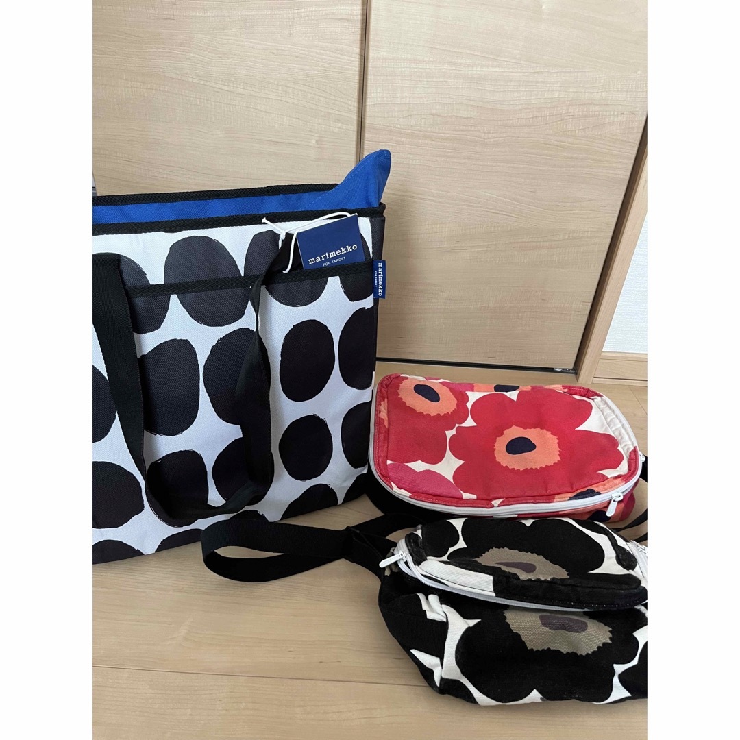 marimekko(マリメッコ)の【週末値下げ】レア　マリメッコ　保冷バッグ　クーラーバッグ　ウニッコ インテリア/住まい/日用品のキッチン/食器(弁当用品)の商品写真