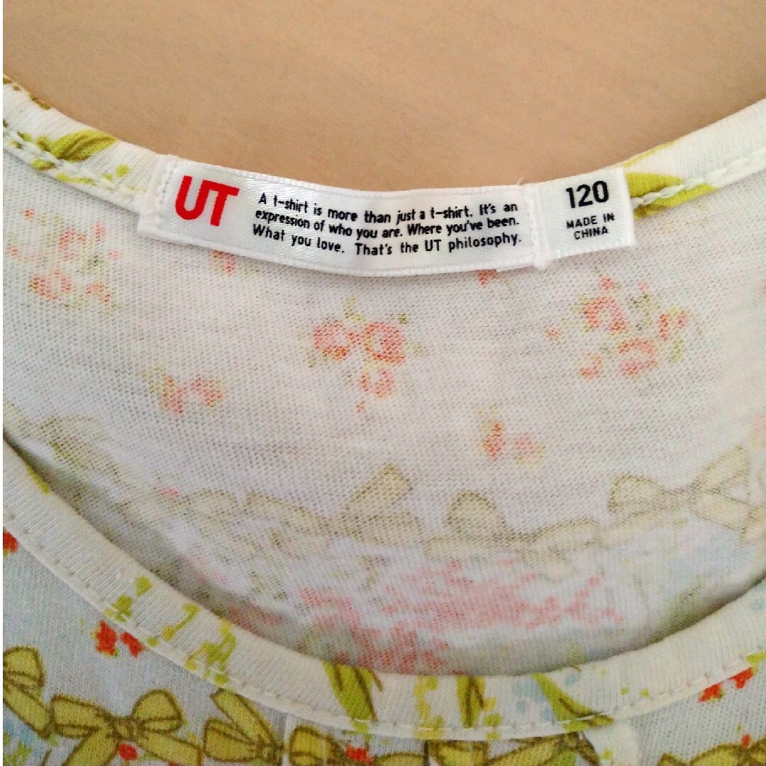 UNIQLO(ユニクロ)のUNIQLO 小花柄のワンピース　120 キッズ/ベビー/マタニティのキッズ服女の子用(90cm~)(ワンピース)の商品写真