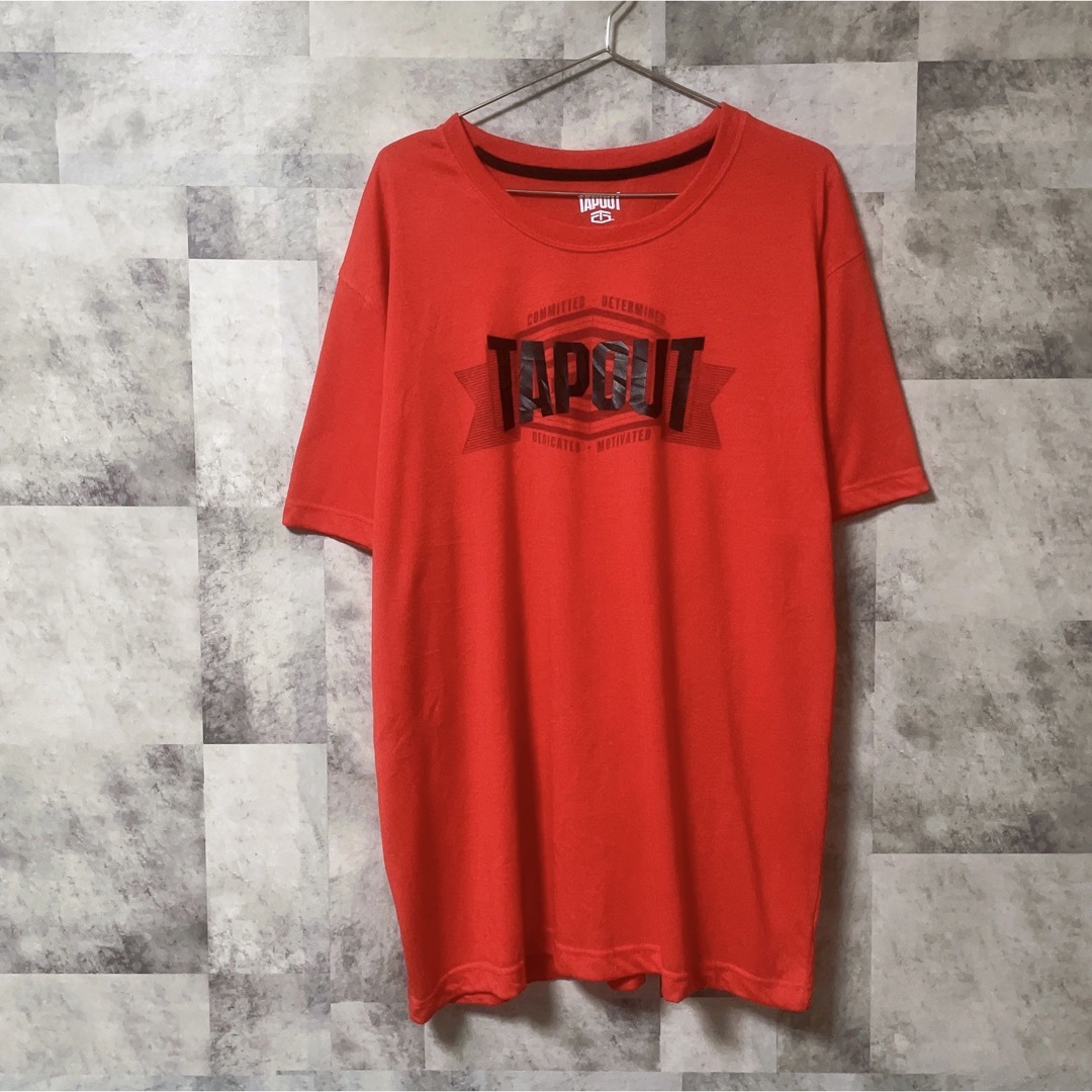 Tシャツ　XXLサイズ　レッド　赤　USA古着　TAP OUT　格闘技　UFC メンズのトップス(Tシャツ/カットソー(半袖/袖なし))の商品写真