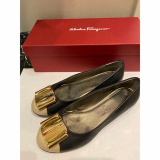 サルヴァトーレフェラガモ(Salvatore Ferragamo)のフェラガモ　ネイビー　ベージュ(バレエシューズ)