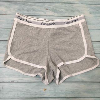 カルバンクライン(Calvin Klein)のカルバンクライン　ショートパンツ　レディース　灰　Lサイズ(ショートパンツ)