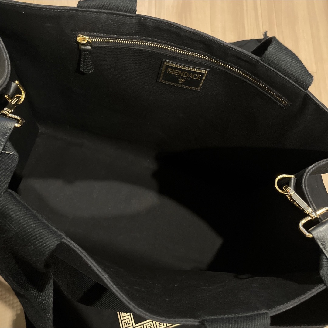 FENDI(フェンディ)のFENDACE フェンダーチェ ショッピングバッグ トートバッグ レディースのバッグ(トートバッグ)の商品写真