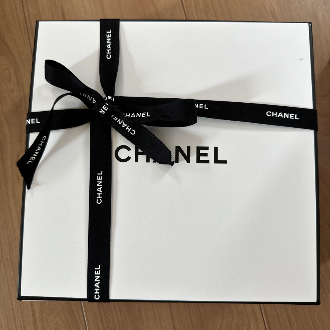 CHANEL(シャネル)の新品・未使用　シャネル香水【チャンス】ハンドクリーム【ラ・クレームマン】 コスメ/美容の香水(香水(女性用))の商品写真