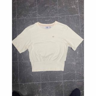 アディダス(adidas)のadidasトップス🩷(Tシャツ(半袖/袖なし))