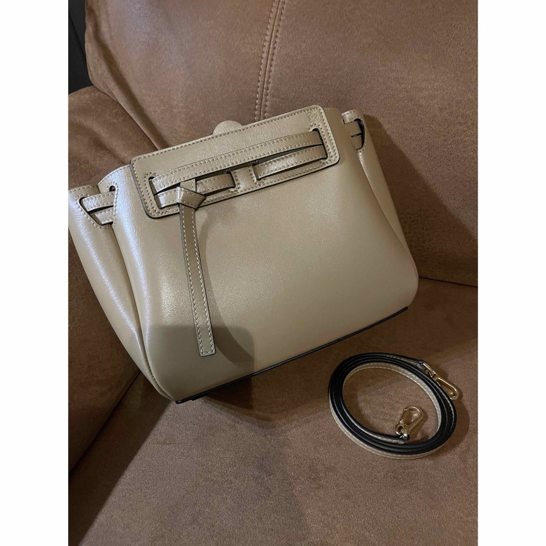 LOEWE(ロエベ)の未使用　LOEWE ロエベ ラゾ ミニ　2way Lazo Mini Bag レディースのバッグ(ショルダーバッグ)の商品写真